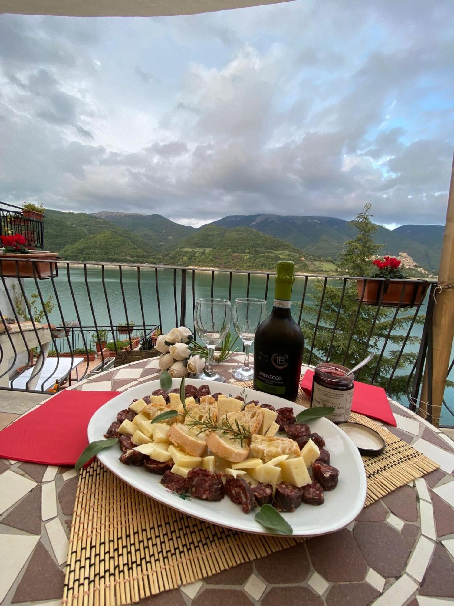 B&B La Casetta Sul Lago Colle di Tora Eksteriør bilde