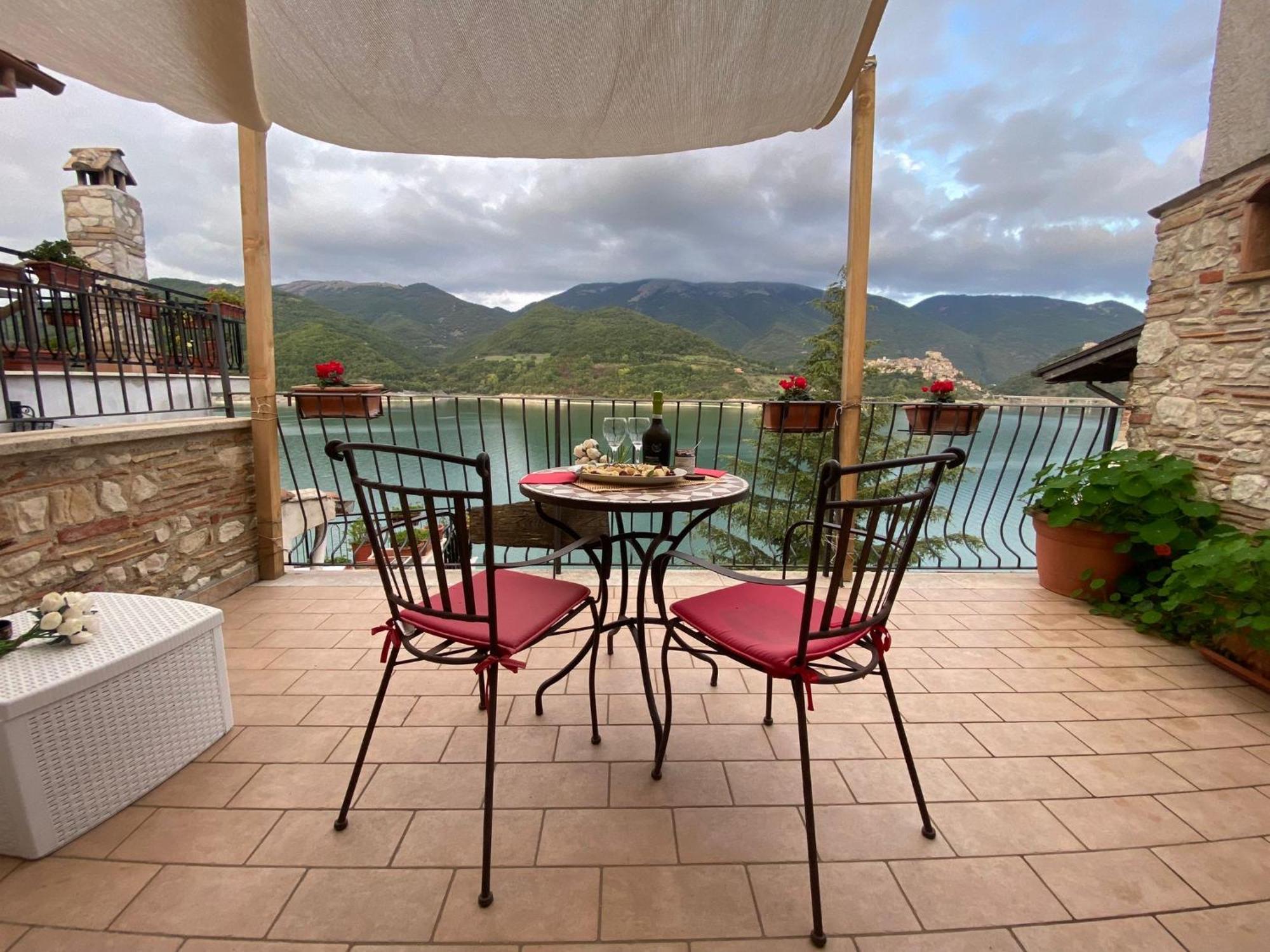 B&B La Casetta Sul Lago Colle di Tora Eksteriør bilde